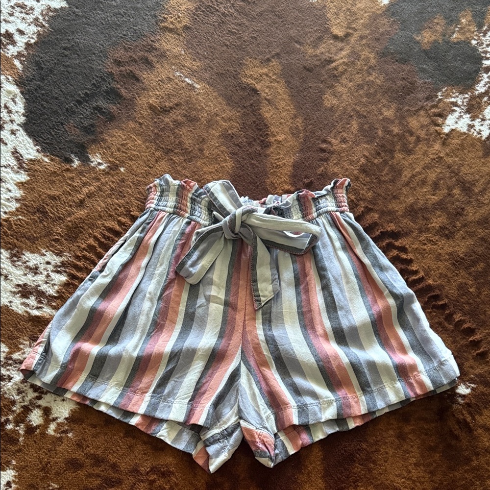 Hollister Shorts with pockets!
